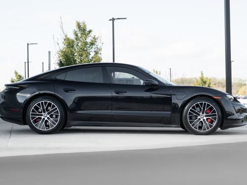 Used 2021 Porsche Taycan 4S image 3