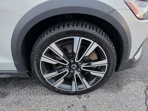 Used 2020 Volvo V60 T5 Cross Country image 13