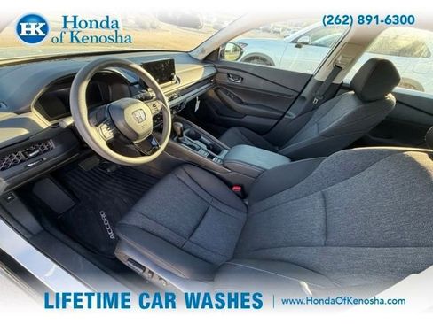 Certified 2025 Honda Accord SE image 6