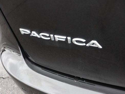 Used 2023 Chrysler Pacifica Limited image 6