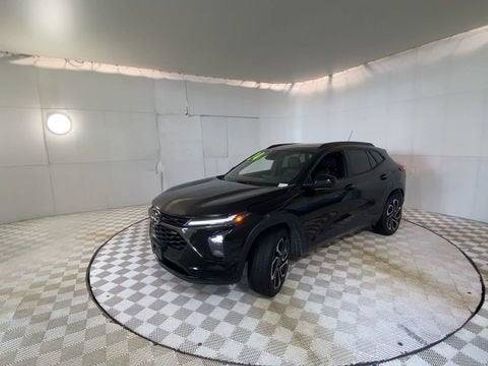 Used 2024 Chevrolet Trax RS w/ Sunroof Package FWD image 7