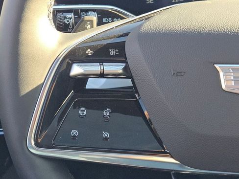 New 2026 Cadillac Optiq Luxury 1 image 31