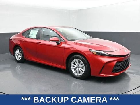 Used 2025 Toyota Camry LE FWD image 3