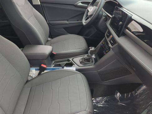 New 2026 Volkswagen Taos SE image 18