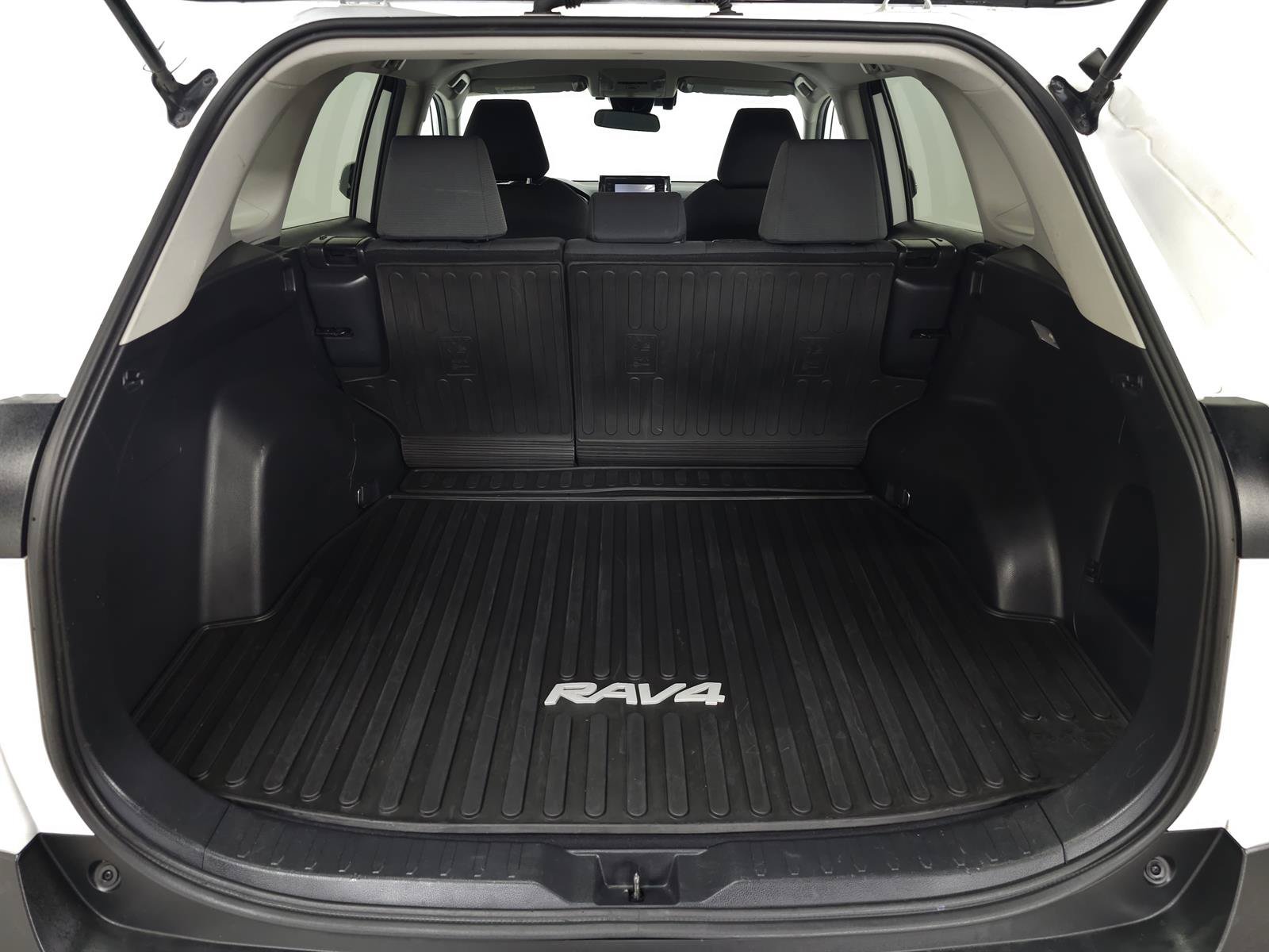 Used 2020 Toyota RAV4 XLE w/ XLE Grade Weather Package AWD/4WD image 8