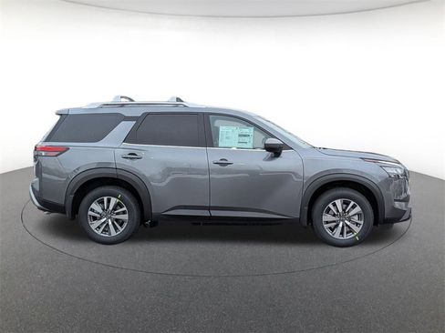 New 2025 Nissan Pathfinder SL image 4