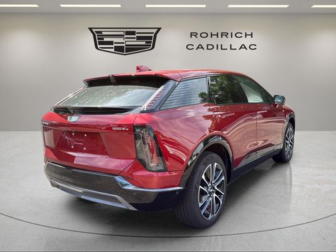 Certified 2025 Cadillac Optiq Sport 2 w/ LPO, Floor Liner Package AWD/4WD image 5