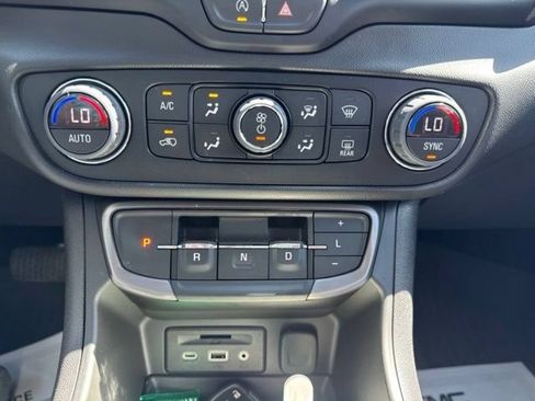 Used 2023 GMC Terrain AT4 w/ Tech Package AWD/4WD image 34