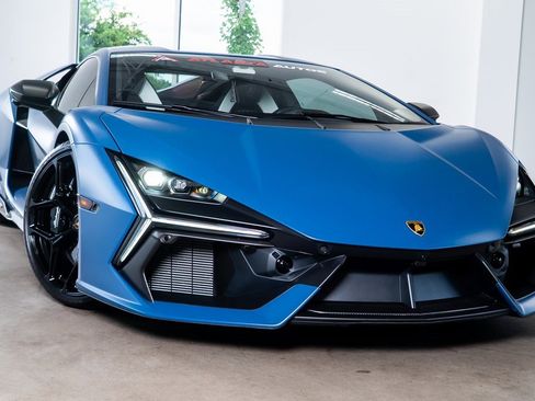 Used 2024 Lamborghini Revuelto image 6