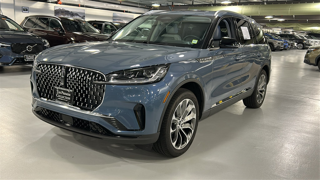 Used 2026 Lincoln Aviator Reserve w/ Illumination Package AWD/4WD image 3