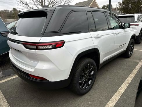 New 2025 Jeep Grand Cherokee Limited image 2