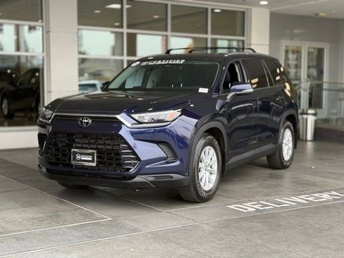 Certified 2024 Toyota Grand Highlander XLE image 2