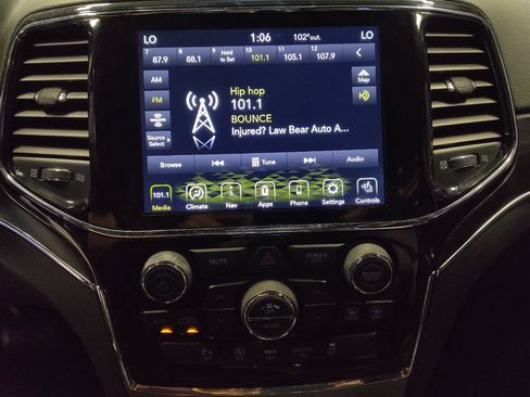Used 2021 Jeep Grand Cherokee Limited w/ Trailer Tow Group IV AWD/4WD image 25