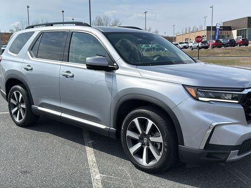 Used 2023 Honda Pilot Elite image 2