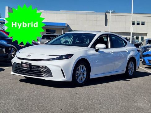 Used 2025 Toyota Camry LE image 2