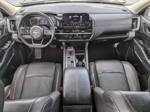 Used 2022 Nissan Pathfinder SL w/ Lighting Package (N92) FWD image 14