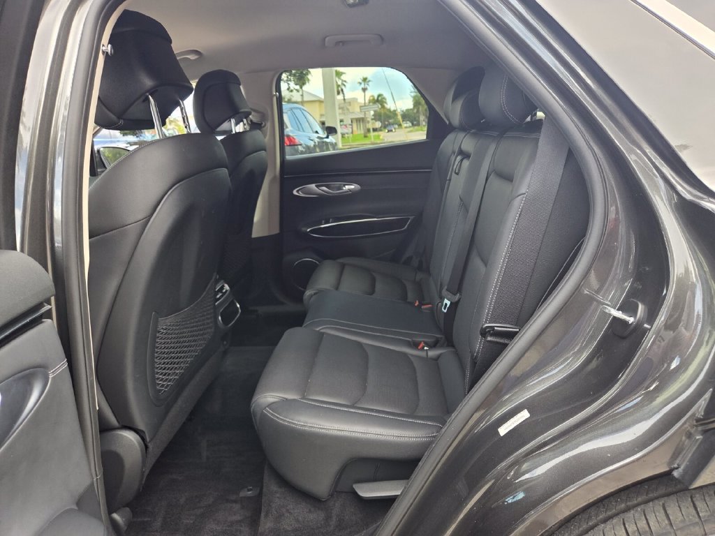 Used 2025 Genesis GV70 2.5T AWD/4WD image 11