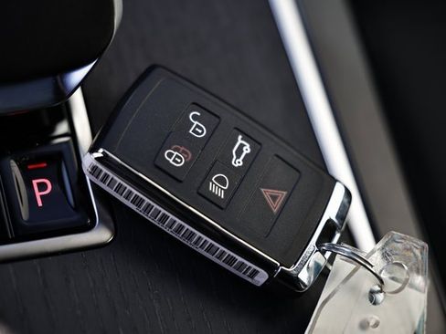 New 2026 Land Rover Range Rover Velar Dynamic SE image 54