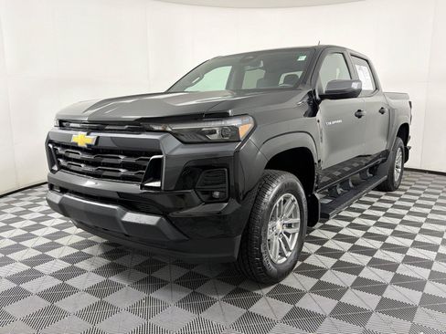 Used 2024 Chevrolet Colorado LT w/ LT Convenience Package III RWD image 3