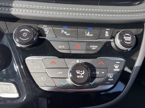 New 2026 Chrysler Pacifica Select w/ S Appearance Package image 10