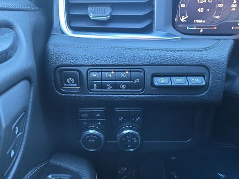 Used 2022 GMC Yukon Denali image 26