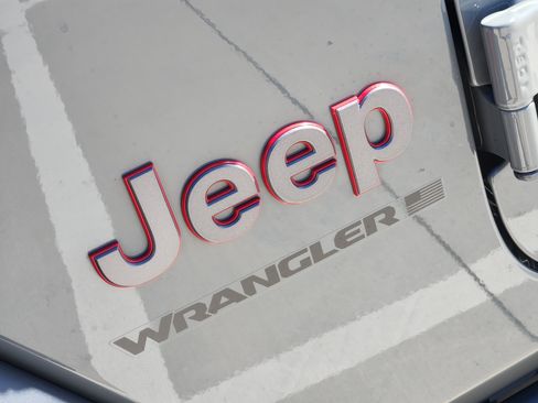 Used 2023 Jeep Wrangler Rubicon image 13