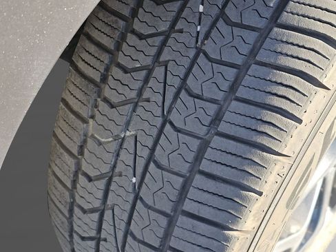 Used 2020 Chrysler 300 Touring w/ Sport Appearance Package image 18