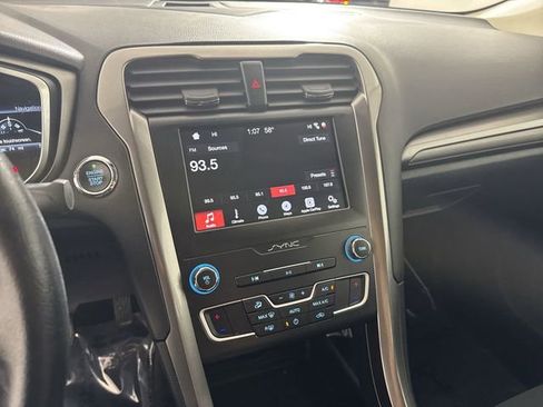 Used 2019 Ford Fusion SE image 6