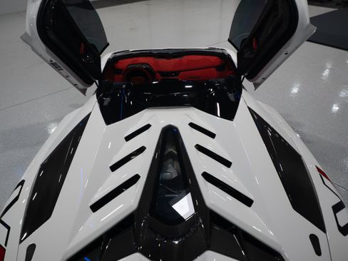 Used 2020 Lamborghini Aventador SVJ AWD/4WD image 14