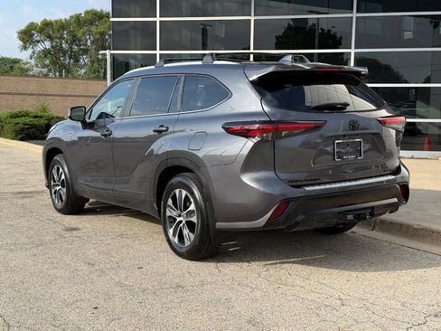 Used 2025 Toyota Highlander XLE AWD/4WD image 5