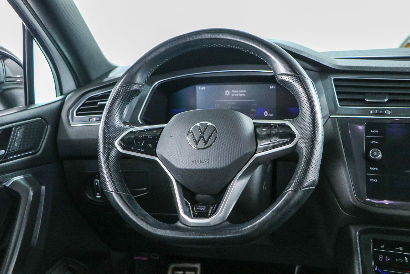 Used 2022 Volkswagen Tiguan SE R-Line FWD image 12