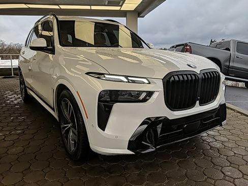 Used 2024 BMW X7 xDrive40i w/ Executive Package image 3
