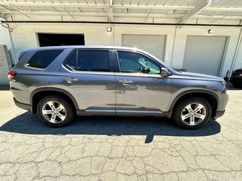 Used 2025 Honda Pilot EX-L image 8