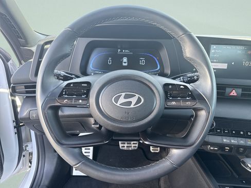 Used 2025 Hyundai Elantra Sport FWD image 12