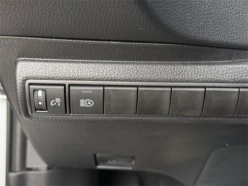 Used 2025 Toyota Corolla SE image 23