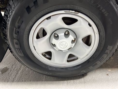 Used 2013 Toyota Tacoma PreRunner image 33