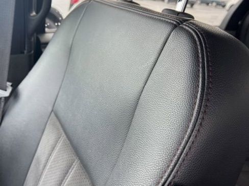 Used 2019 Dodge Grand Caravan SXT image 12