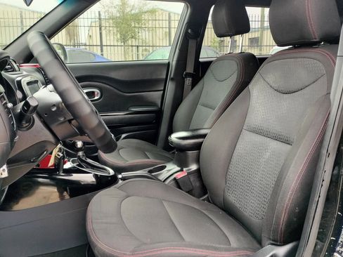 Used 2015 Kia Soul + image 21