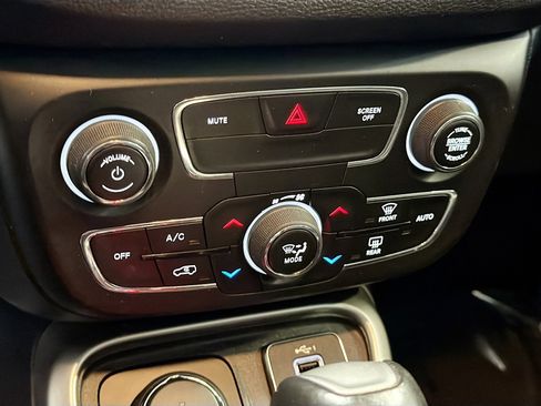 Used 2019 Jeep Compass Latitude w/ Popular Equipment Group AWD/4WD image 24