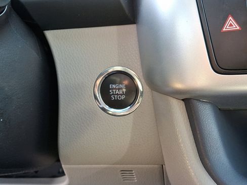 Used 2019 Toyota Highlander XLE image 25