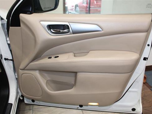 Used 2018 Nissan Pathfinder SL AWD/4WD image 37