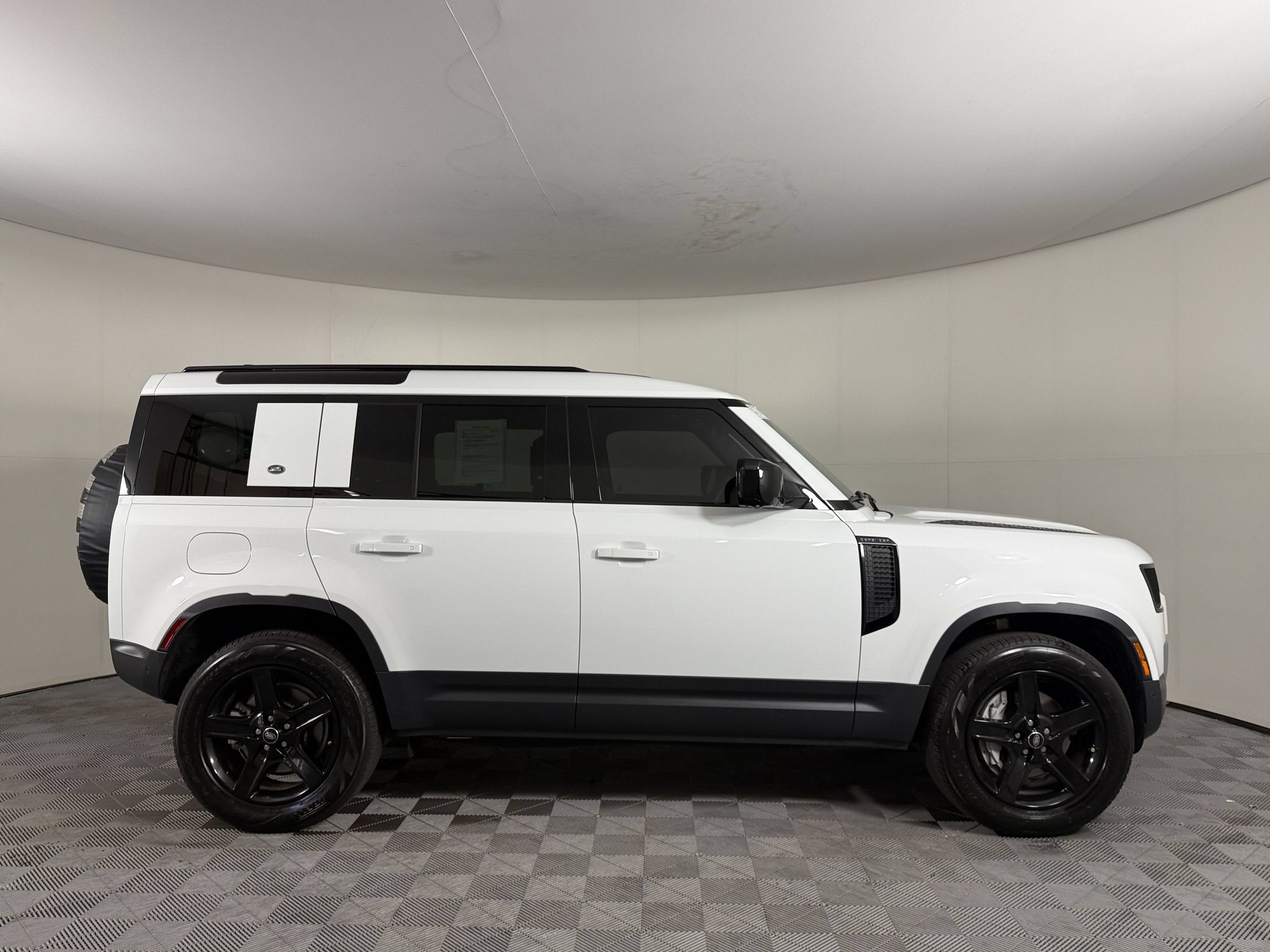 Used 2024 Land Rover Defender 110 S AWD/4WD image 8