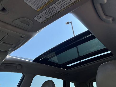 Used 2017 Nissan Rogue SV FWD image 19