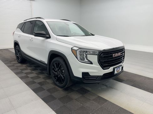 Used 2024 GMC Terrain SLE w/ Driver Convenience Package image 7