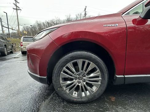 Certified 2021 Toyota Venza Limited image 20