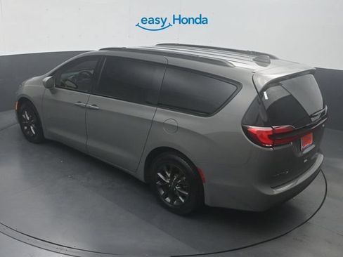 Used 2021 Chrysler Pacifica Touring-L w/ Uconnect Theater Family Group FWD image 23