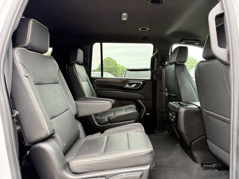 Used 2023 Chevrolet Suburban Premier AWD/4WD image 21