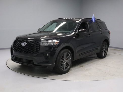Certified 2025 Ford Explorer ST-Line w/ ST-Line Street Pack image 7