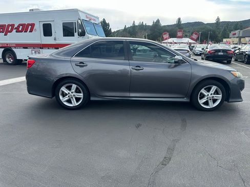 Used 2014 Toyota Camry SE image 4