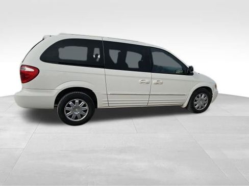 Used 2003 Chrysler Town & Country Limited image 20